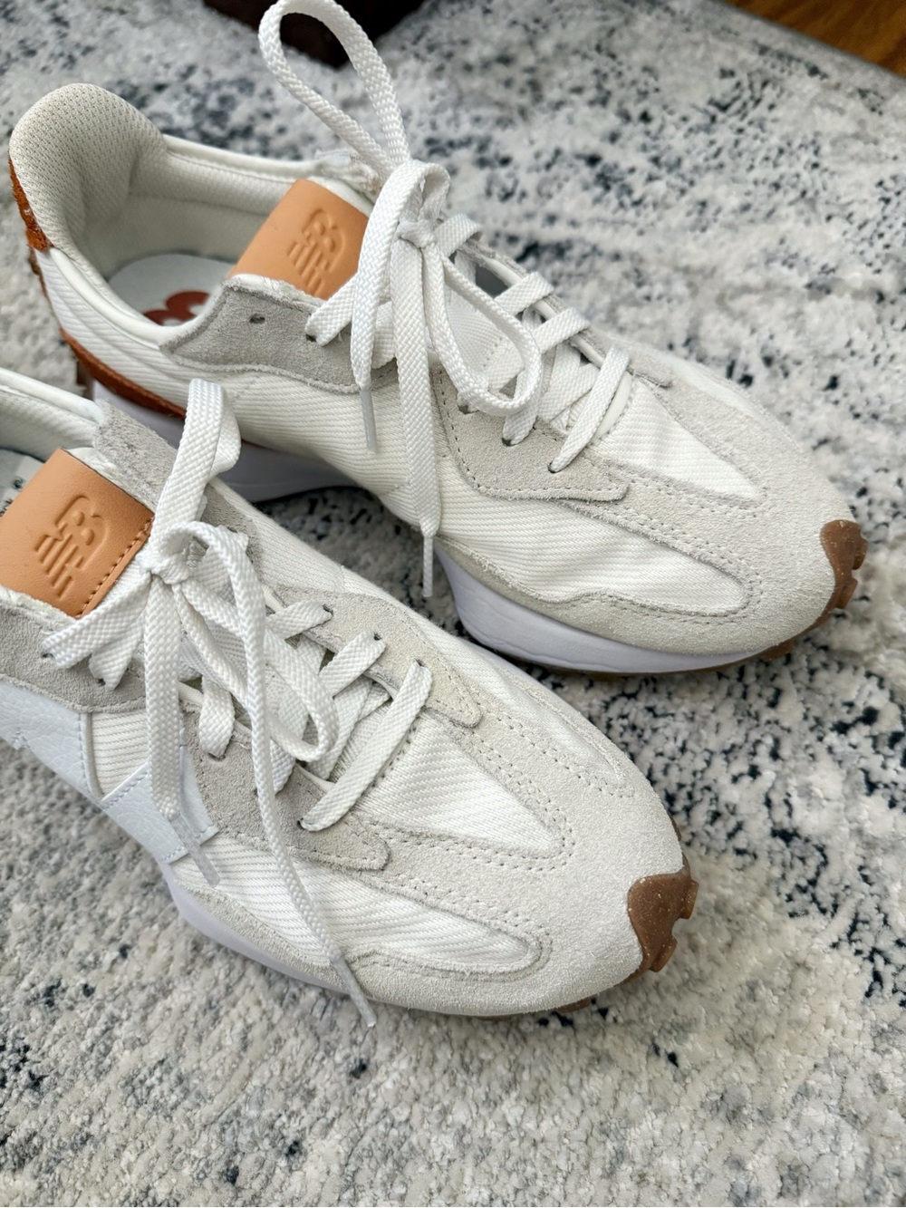 New Balance 327 Sneakers in color Sea Salt
